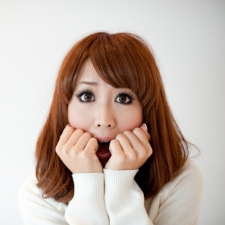 驚いている女性