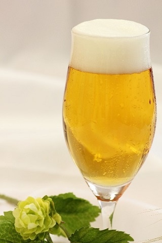 グラスに入ったビール