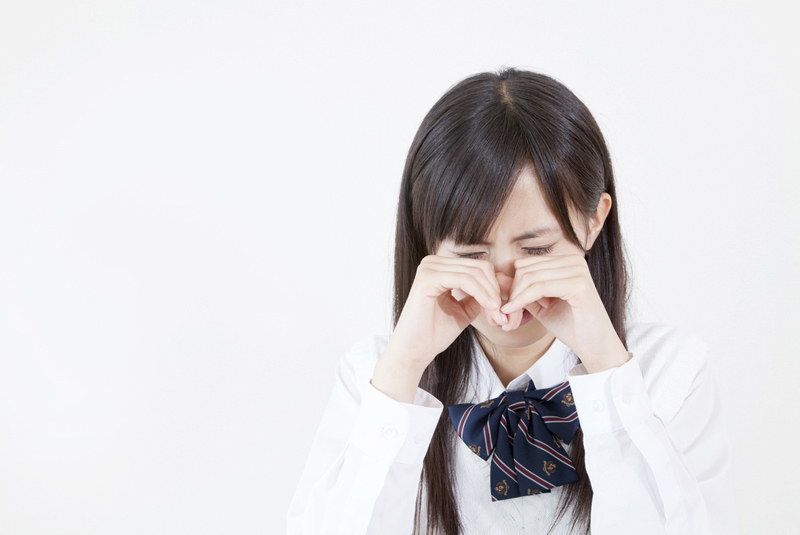 泣いている女子高生