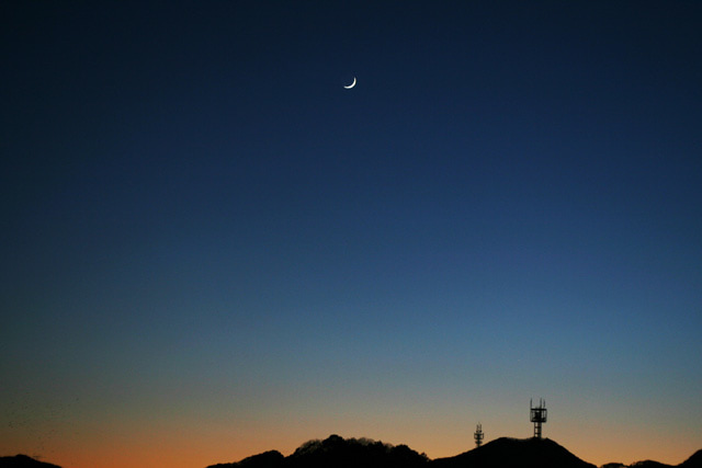 夜が明けそうな空