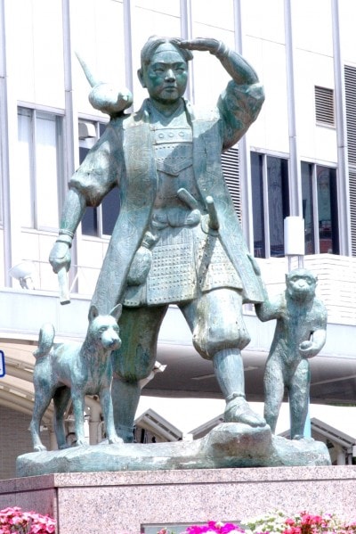 桃太郎の像