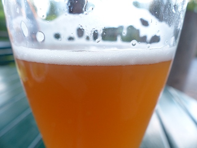グラスに半分入っているビール