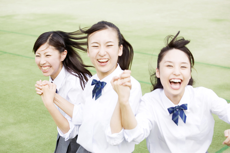 並んでいる女子高生