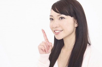 分かったという顔をしている女性
