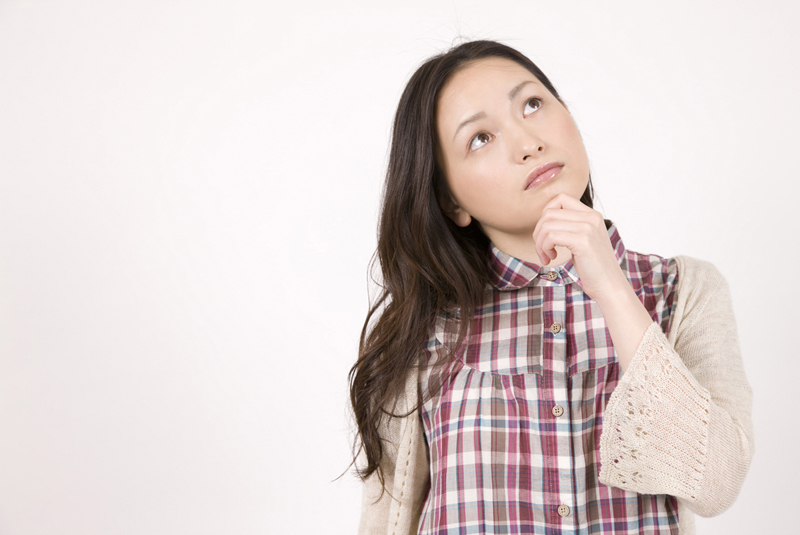 考えている女性