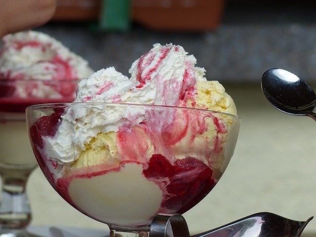 カップに入ったアイスクリーム