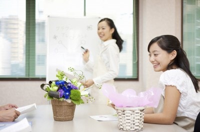 講義を受ける女性