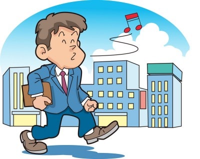 街中を口笛吹きながら歩いている