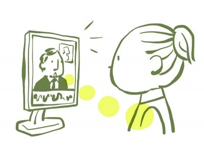 テレビを見ている女性