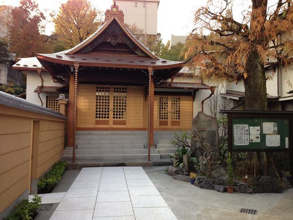 忠綱寺 境内と本堂
