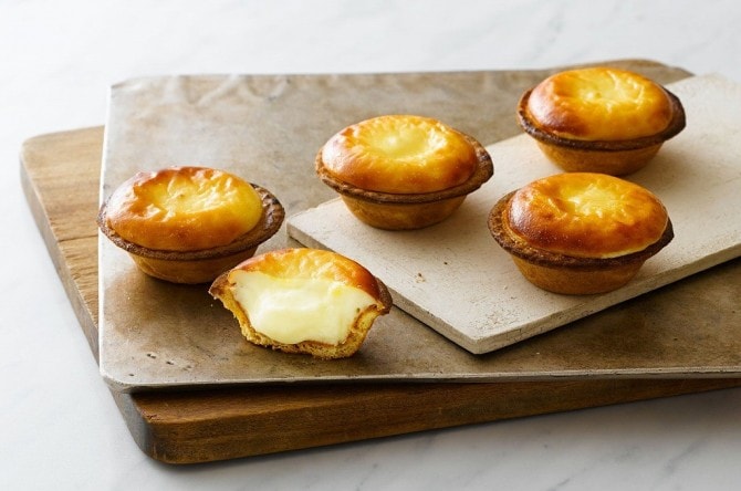 BAKE CHEESE TARTの「焼きたてチーズタルト」1個216円(税込)